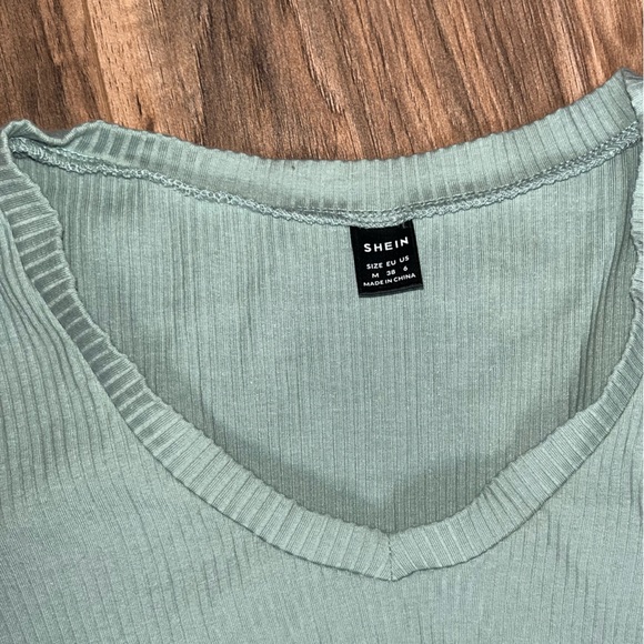 SHEIN Ribbed V-Neck Crop Top - Picture 5 of 5